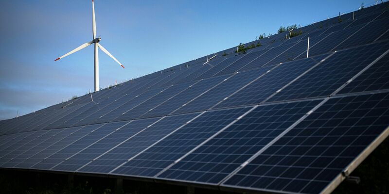 In der EU wurden 2022 fast 40 Prozent des Stroms aus erneuerbaren Quellen produziert. - Foto: Sina Schuldt/dpa