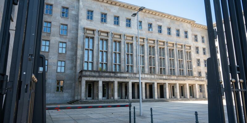 Der Bund baute kürzlich in einige Gebäude noch Öl- und Gasheizungen ein. - Foto: Christophe Gateau/dpa