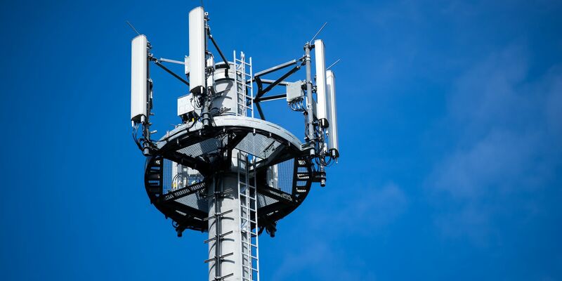 Auch kleine Mobilfunkanbieter sind profitabel. Die Politik will ihnen nun etwas unter die Arme greifen. - Foto: Jens Büttner/dpa-Zentralbild/dpa