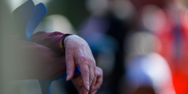 Einsamkeit oder soziale Isolation erhöhen das Risiko, an bestimmten Erkrankungen zu sterben. - Foto: Klaus-Dietmar Gabbert/dpa-Zentralbild/dpa