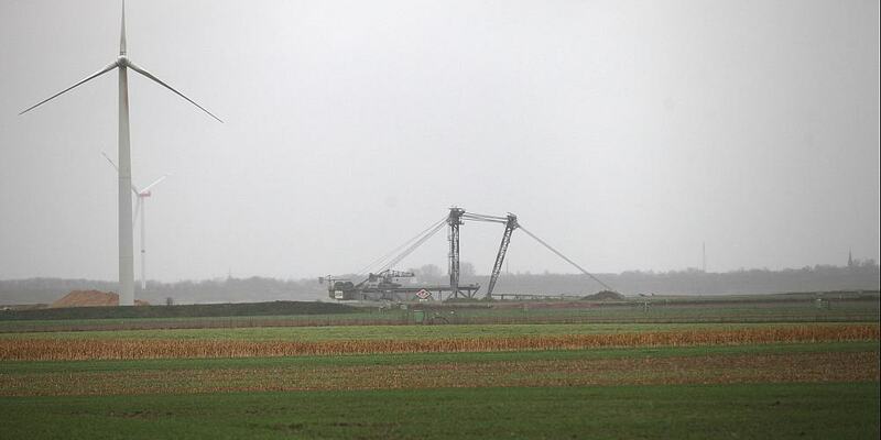 Windrad und Schaufelradbagger - Foto: ?ber dts Nachrichtenagentur