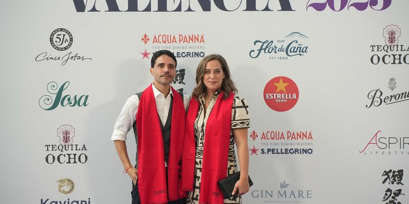 Virgilio Martinez und Pia Leon, Chefkoch - und köchin des Restaurants Central aus Lima, während der Preisverleihung im spanischen Valencia. - Foto: Jorge Gil/EUROPA PRESS/dpa