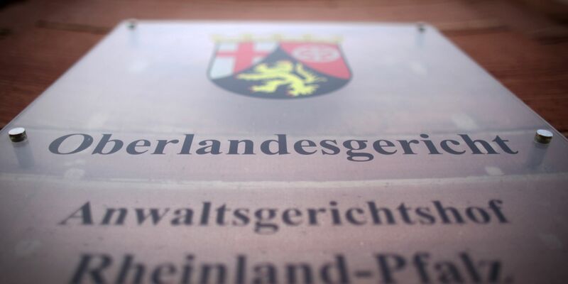 Im Oberlandesgericht in Koblenz wurde eine 37-jährige Frau zu einer Haftstrafe verurteilt. - Foto: Fredrik von Erichsen/dpa