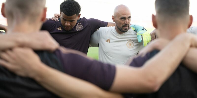 U21-Trainer Antonio Di Salvo steht vor dem entscheidenden EM-Spiel gegen England mächtig unter Druck. - Foto: Sebastian Kahnert/dpa