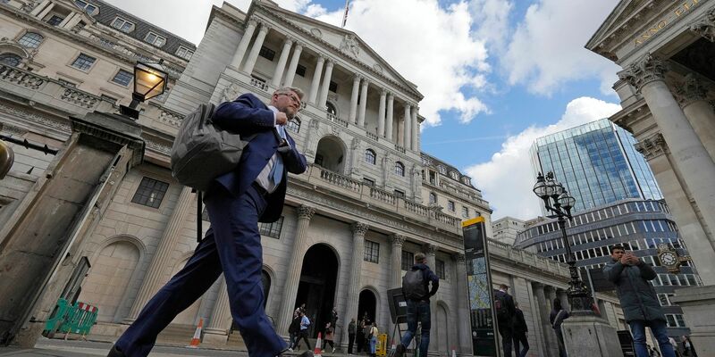 Blick auf die Bank of England im Londoner Finanzviertel. - Foto: Frank Augstein/AP/dpa