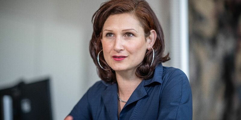 Altersdiskriminierung sei eines der «am meisten unterschätzten Diskriminierungsphänomene» in Deutschland, sagt die Antidiskriminierungsbeauftragte des Bundes, Ferda Ataman. - Foto: Michael Kappeler/dpa