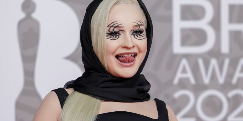 Kim Petras bei Ankunft zu den Brit Awards 2023 in der O2 Arena. - Foto: Vianney Le Caer/Invision/AP/dpa