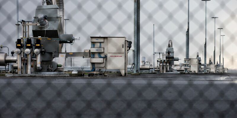 Gasförderung in Amsweer im Norden der Niederlande. - Foto: Peter Dejong/AP/dpa