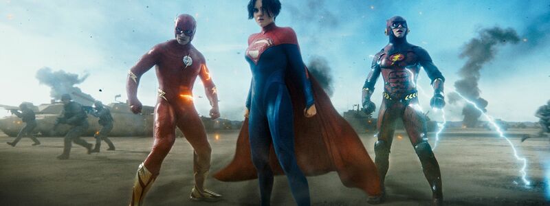 Ezra Miller (l) als Barry Allen und Sasha Calle als Kara Zor-El/Supergirl in einer Szene des Films The Flash. - Foto: -/Warner Bros. Picture/dpa