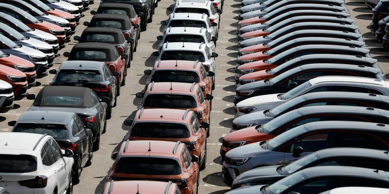 Eine Autovermietung auf Mallorca. - Foto: Clara Margais/dpa