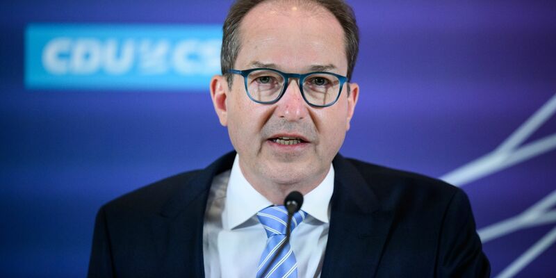 Alexander Dobrindt (CSU), Vorsitzender der CSU-Landesgruppe in der Unionsfraktion. - Foto: Bernd von Jutrczenka/dpa