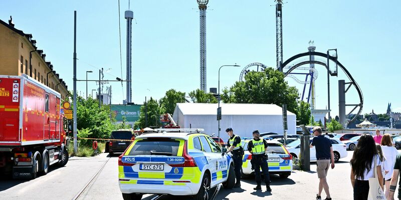 Die Polizei sperrt den Vergnügungspark «Gröna Lund» nach dem Unfall ab. - Foto: Claudio Bresciani/TT News Agency/AP
