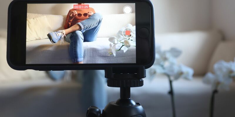 Influencer haben die Werbeveranstaltung für Schokoladenprodukte in Regensburg beworben (Symbolbild). - Foto: Karl-Josef Hildenbrand/dpa