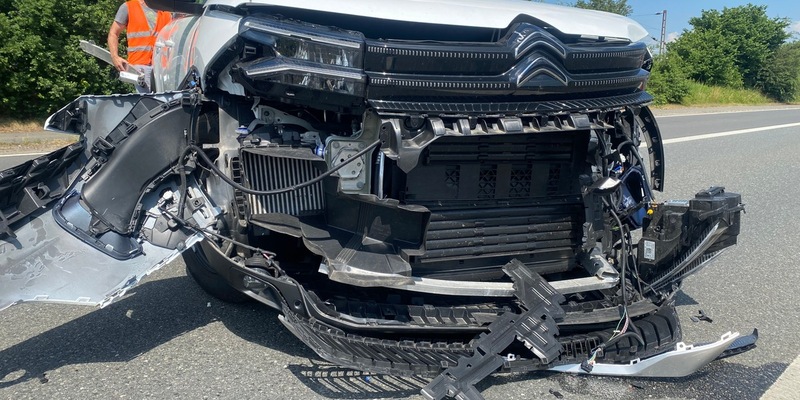 POL-HI: Verkehrsunfall mit einer schwerverletzten Person und Vollsperrung der Bundesstraße 1 - Foto: presseportal.de