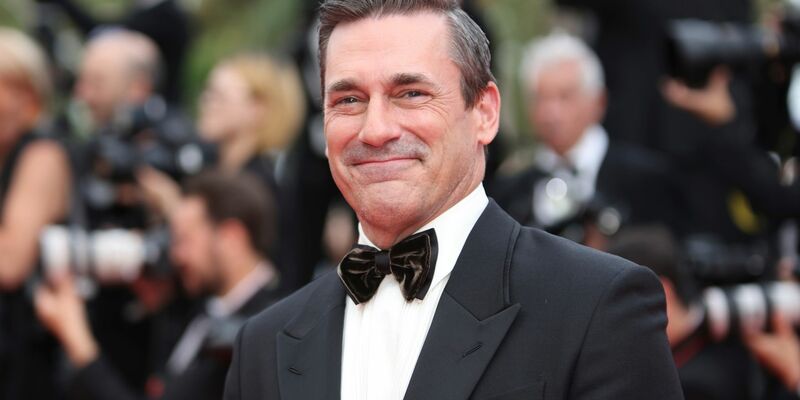 Jon Hamm bei der Ankunft zur Premiere des Films Top Gun: Maverick' bei den 75. Internationalen Filmfestspielen von Cannes. - Foto: Vianney Le Caer/Invision/AP/dpa