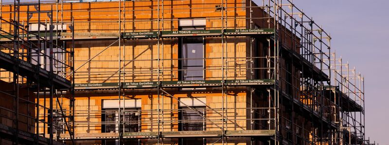 Auf dem Bau arbeiten traditionell viele Ungelernte. - Foto: Rolf Vennenbernd/dpa