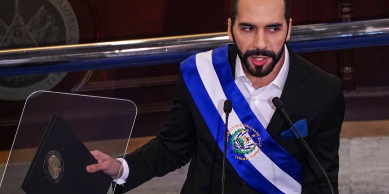 El Salvadors Präsident Nayib Bukele ist einer Umfrage zufolge der beliebteste Präsident Lateinamerikas. - Foto: Camilo Freedman/dpa