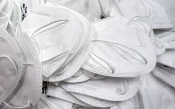 Darum geht es im Streit zwischen Grünen und Spahn: Corona-Schutzmasken. (Archivfoto) - Foto: Thomas Frey/dpa