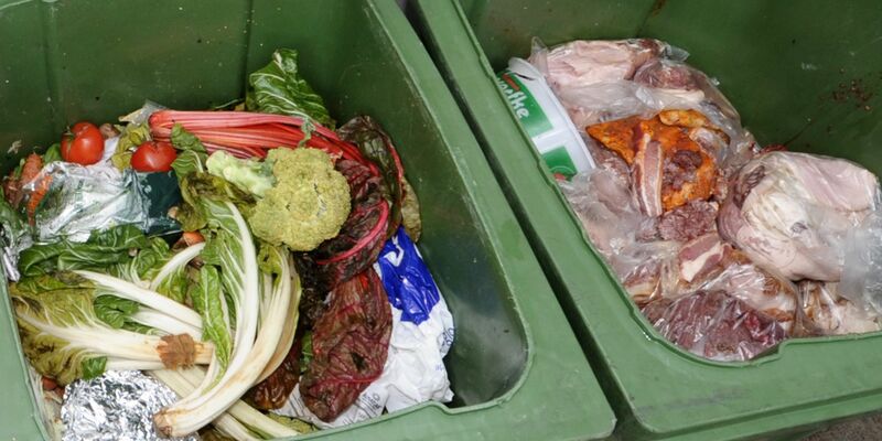 Ziel der Regierung ist es, Lebensmittelabfälle zukünftig deutlich zu reduzieren. - Foto: Christian Charisius/dpa