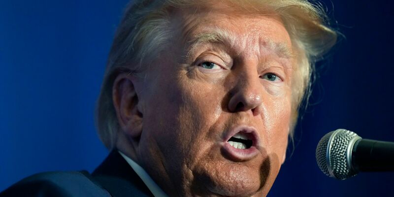 Ex-US-Präsident Donald Trump bei einer Veranstaltung im US-Bundesstaat New Hampshire. - Foto: Steven Senne/AP/dpa