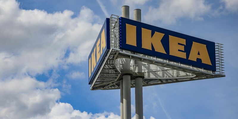 Ikea-Kunden müssen am Freitag möglicherweise längere Wartezeiten in Kauf nehmen. - Foto: Oliver Berg/dpa