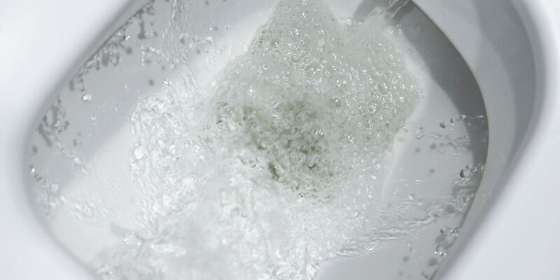 Die hohen Abwassergebühren in Mönchengladbach werden mit der Weitläufigkeit des Stadtgebiets begründet. - Foto: Ralf Hirschberger/dpa