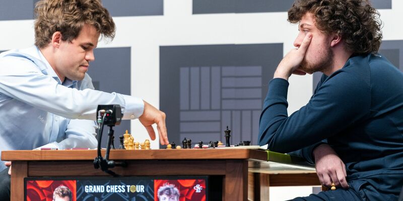 Magnus Carlsen (l) war von Hans Niemann verklagt worden. - Foto: Crystal Fuller/Saint Louis Chess Club/dpa