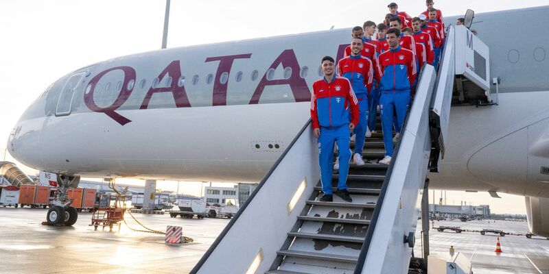 Der FC Bayern München und Qatar Airways beenden ihre Zusammenarbeit. - Foto: Peter Kneffel/dpa