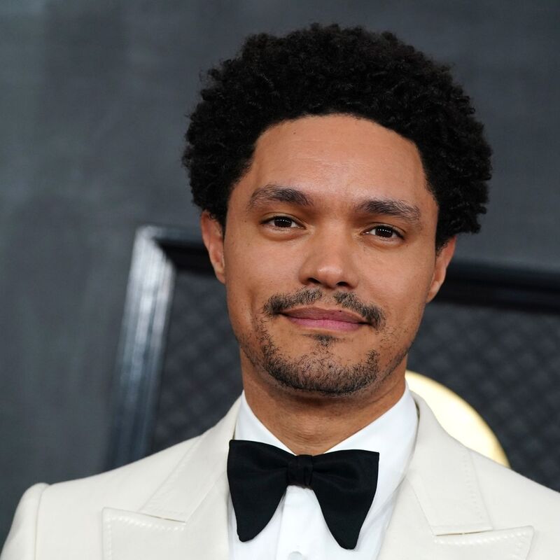 Comedian Trevor Noah moderiert erneut die Grammys. (Archivfoto) - Foto: Jordan Strauss/Invision/AP/dpa
