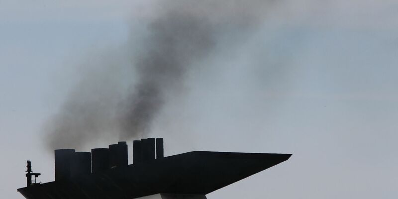 Die Kreuzfahrtbranche kommt beim Klimaschutz kaum voran. - Foto: Jens Büttner/dpa-Zentralbild/dpa