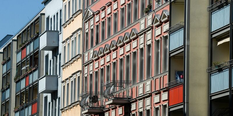 Alt- und Neubauten im Berliner Bezirk Friedrichshain. - Foto: Jens Kalaene/dpa