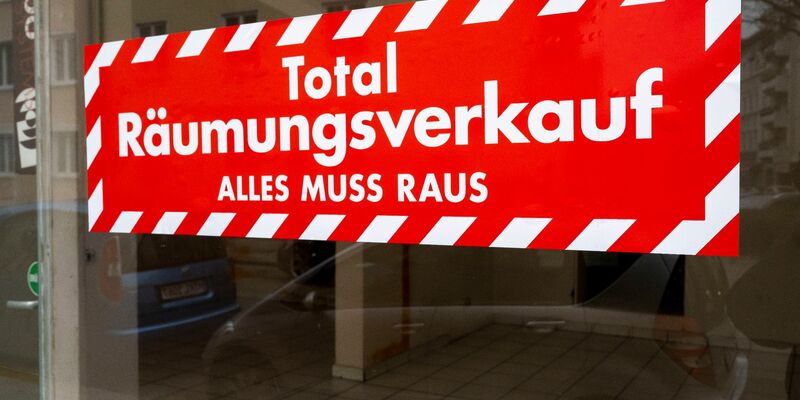 Die Zahl der Unternehmensinsolvenzen ist 2023 um 16,2 Prozent im Vergleich zum ersten Halbjahr 2022 gestiegen. - Foto: Peter Kneffel/dpa