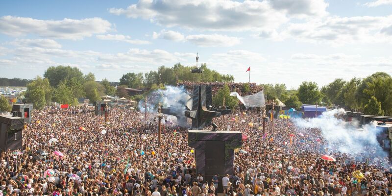 Bis zu 70.000 Gäste werden bei der diesjährigen Fusion erwartet (Archivbild). - Foto: Christian Charisius/dpa