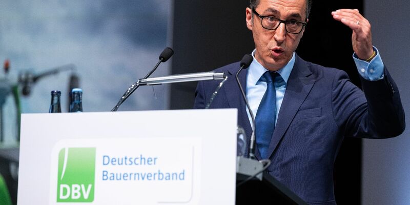 Bundeslandwirtschaftsminister Cem Özdemir beim Deutschen Bauerntag in Münster. - Foto: Guido Kirchner/dpa
