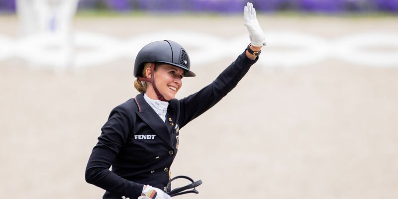Liegt mit Deutschlands Dressur-Team beim CHIO vorne: Jessica von Bredow-Werndl. - Foto: Rolf Vennenbernd/dpa