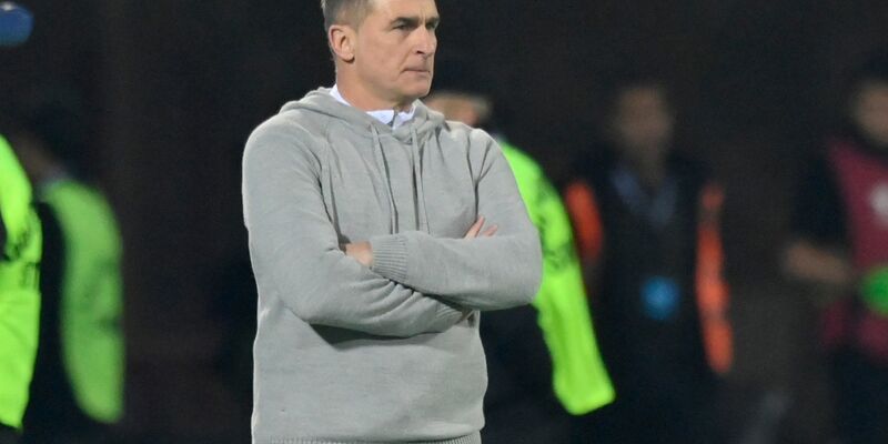 Stefan Kuntz gilt als Kandidat für den Trainerposten bei den DFB-Frauen. - Foto: Hakob Berberyan/AP/dpa