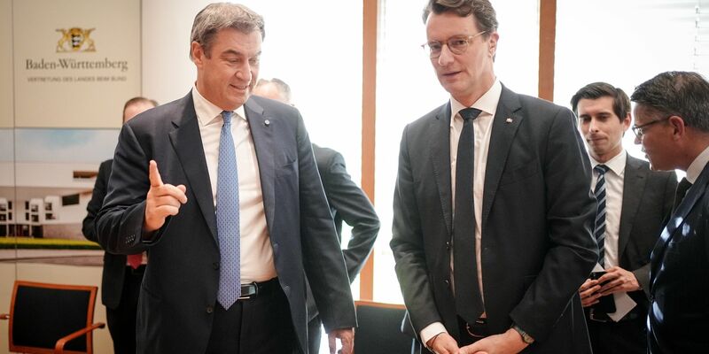 Bayerns Ministerpräsident Markus Söder (l.) und NRW-Ministerpräsident Hendrik Wüst. - Foto: Kay Nietfeld/dpa