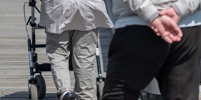 Nach Einschätzung der Rentenversicherung wird es auch im nächsten Jahr wieder einen Anstieg der Rente geben. - Foto: Stefan Sauer/dpa