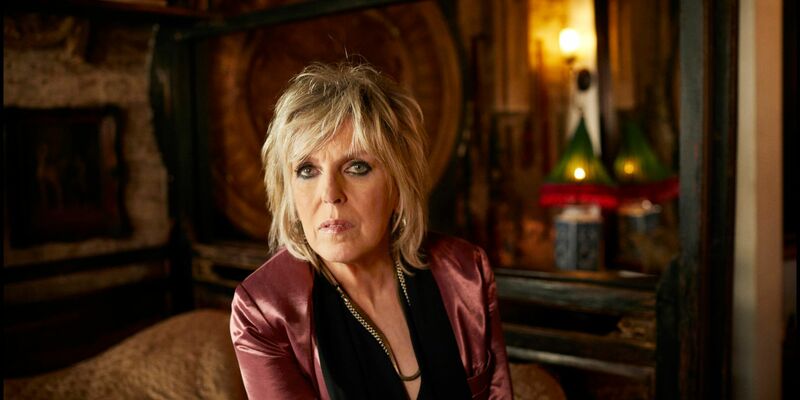 Lucinda Williams erzählt hinreißende «Stories From A Rock N Roll Heart». - Foto: Danny Clinch/Oktober Promotion/dpa