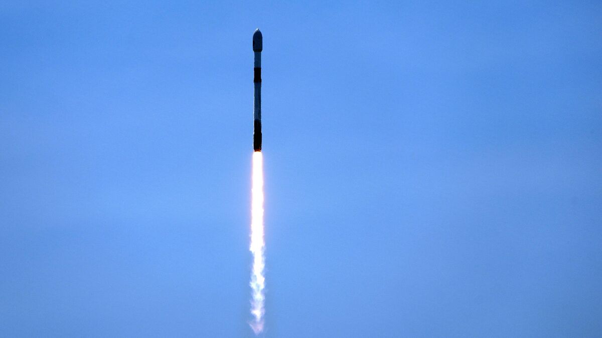 Die SpaceX Falcon 9-Rakete mit dem Weltraumteleskop «Euclid» der Europäischen Weltraumorganisation (ESA) hebt ab. - Foto: John Raoux/AP/dpa