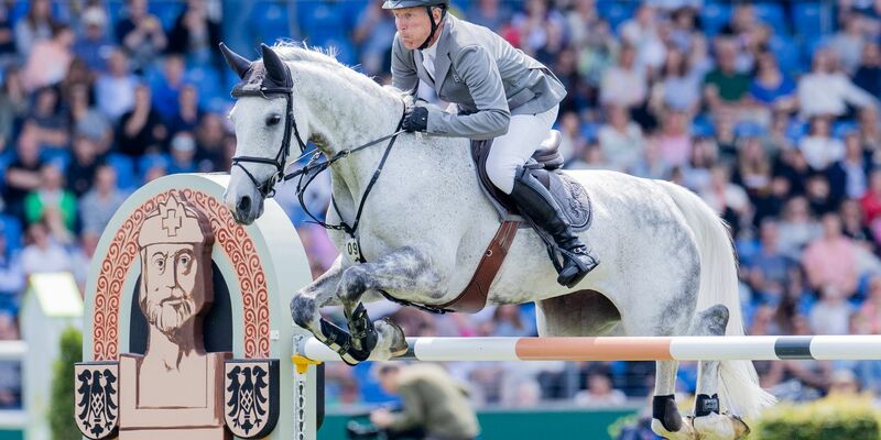 Springreiter Ludger Beerbaum beendete beim CHIO in Aachen seine Karriere. - Foto: Rolf Vennenbernd/dpa