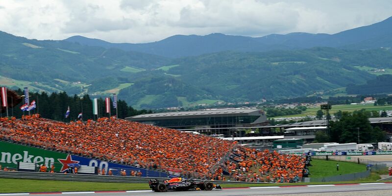 Max Verstappen auf dem Weg zu seinem Sieg in Spielberg. - Foto: Hasan Bratic jai/dpa