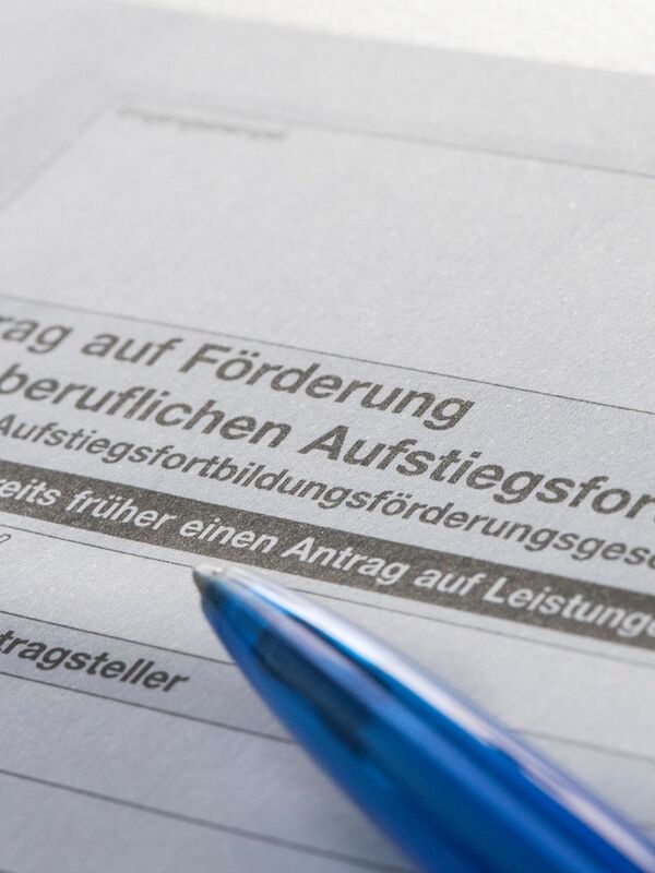 Abschluss Einer Beruflichen Aufstiegsfortbildung Gemäß Bbhzvo 2 Mit Aufstiegs-BAföG werden Teilnehmende an Maßnahmen der beruflichen