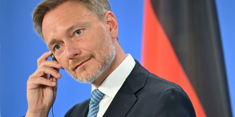 Das Ressort von Bundesfinanzminister Christian Lindner sieht für die kommenden Jahre noch  haushaltspolitischen «Handlungsbedarf». - Foto: Martin Schutt/dpa