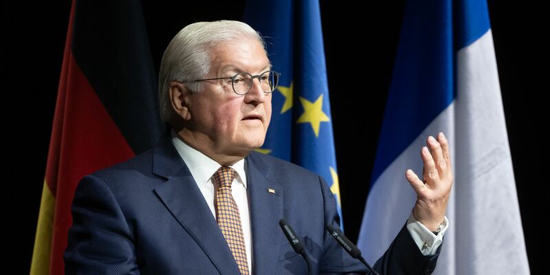 Bundespräsident Frank-Walter Steinmeier spricht bei den Feierlichkeiten zum 75-jährigen Bestehen des Deutsch-Französischen Instituts in Ludwigsburg. - Foto: Marijan Murat/dpa