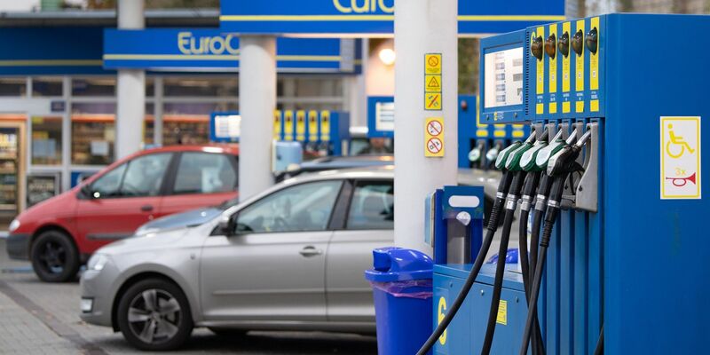 Eine Tankstelle in Hrensko nahe der deutsch-tschechischen Grenze. - Foto: Sebastian Kahnert/dpa-Zentralbild/dpa