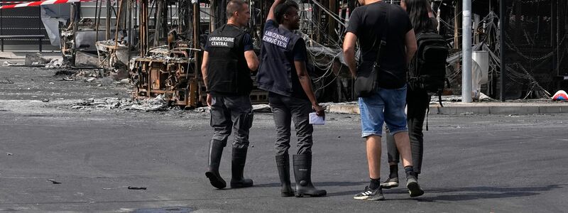 Schäden im französischen in Aubervilliers nach den Krawallen. - Foto: Michel Euler/AP/dpa