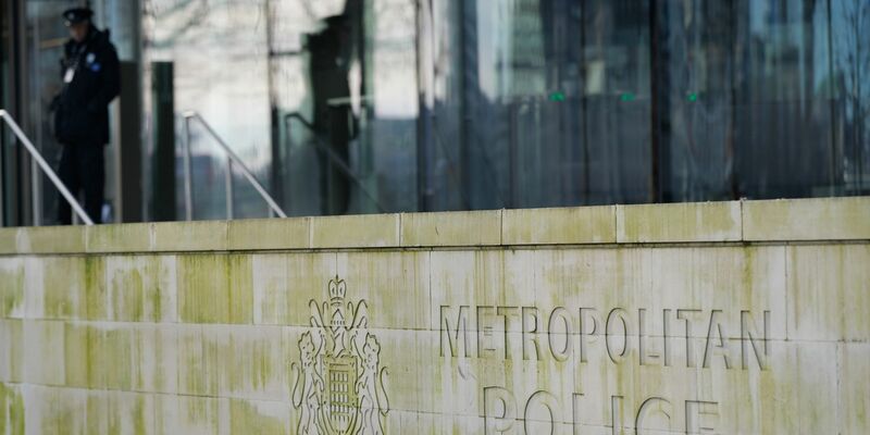Die Londoner Polizei ermittelt wieder zu illegalen Lockdown-Partys im Regierungsviertel. - Foto: Alastair Grant/AP/dpa