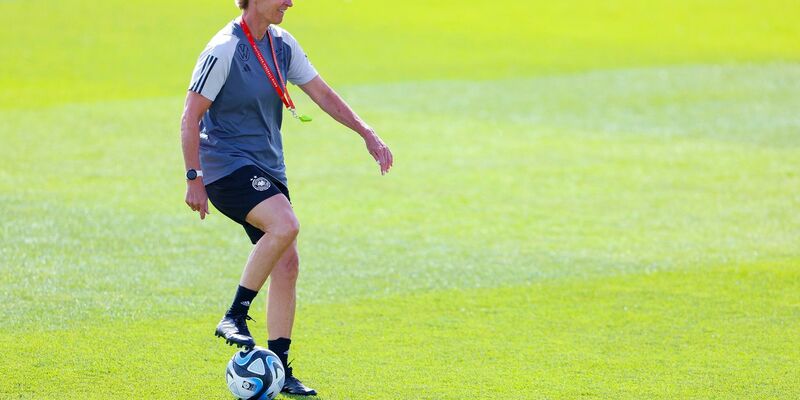 Ist bereit für die WM: Bundestrainerin Martina Voss-Tecklenburg. - Foto: Daniel Löb/dpa