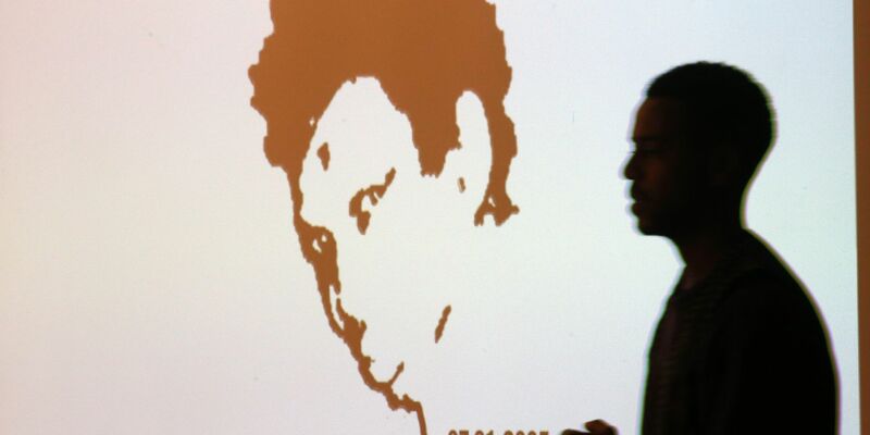 Vor mehr als 18 Jahren war der aus Sierra Leone stammende Oury Jalloh gefesselt in einer Zelle gestorben. - Foto: Wolfgang Kumm/dpa